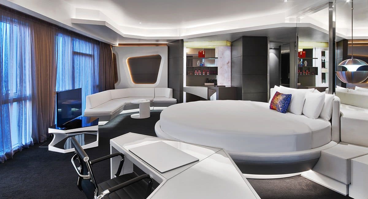 V Hotel Dubai, Curio Collection by Hilton — photo 3